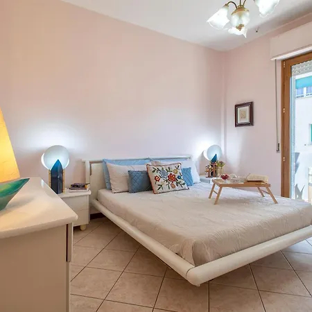 Luxury House Center